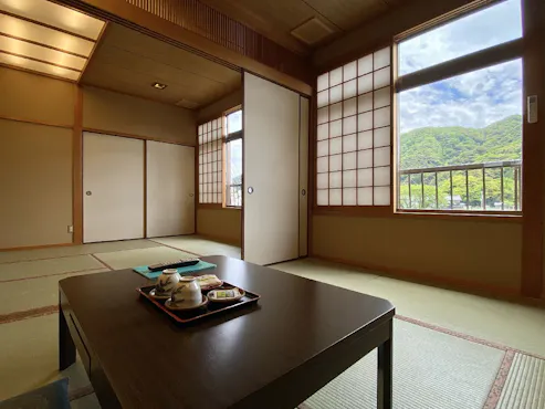 【和室15畳】団体様でも十分広いお部屋です