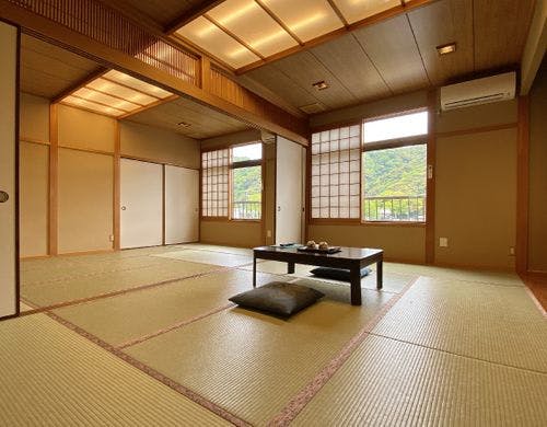 【和室15畳】団体様でも十分広いお部屋です