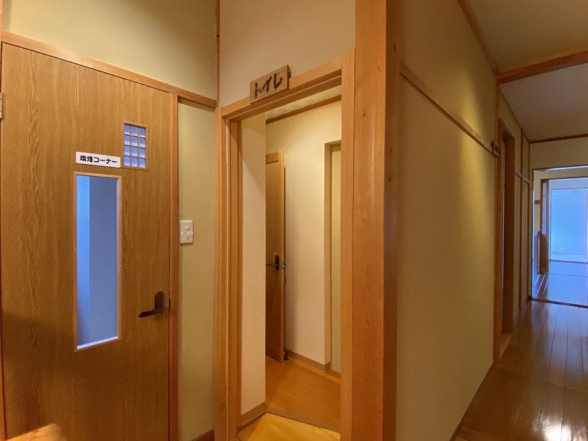 2Fの館内に喫煙スペースもあります