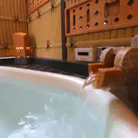 【อ่างอาบน้ำกลางแจ้งส่วนตัว】ผ่อนคลายความเหนื่อยล้าจากการเดินทางของคุณ