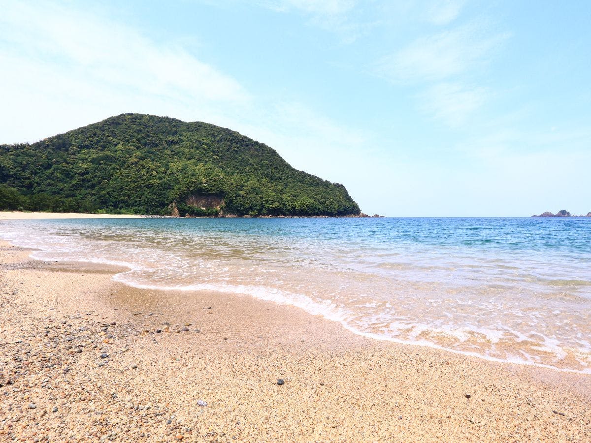 佐津海岸は綺麗な砂浜