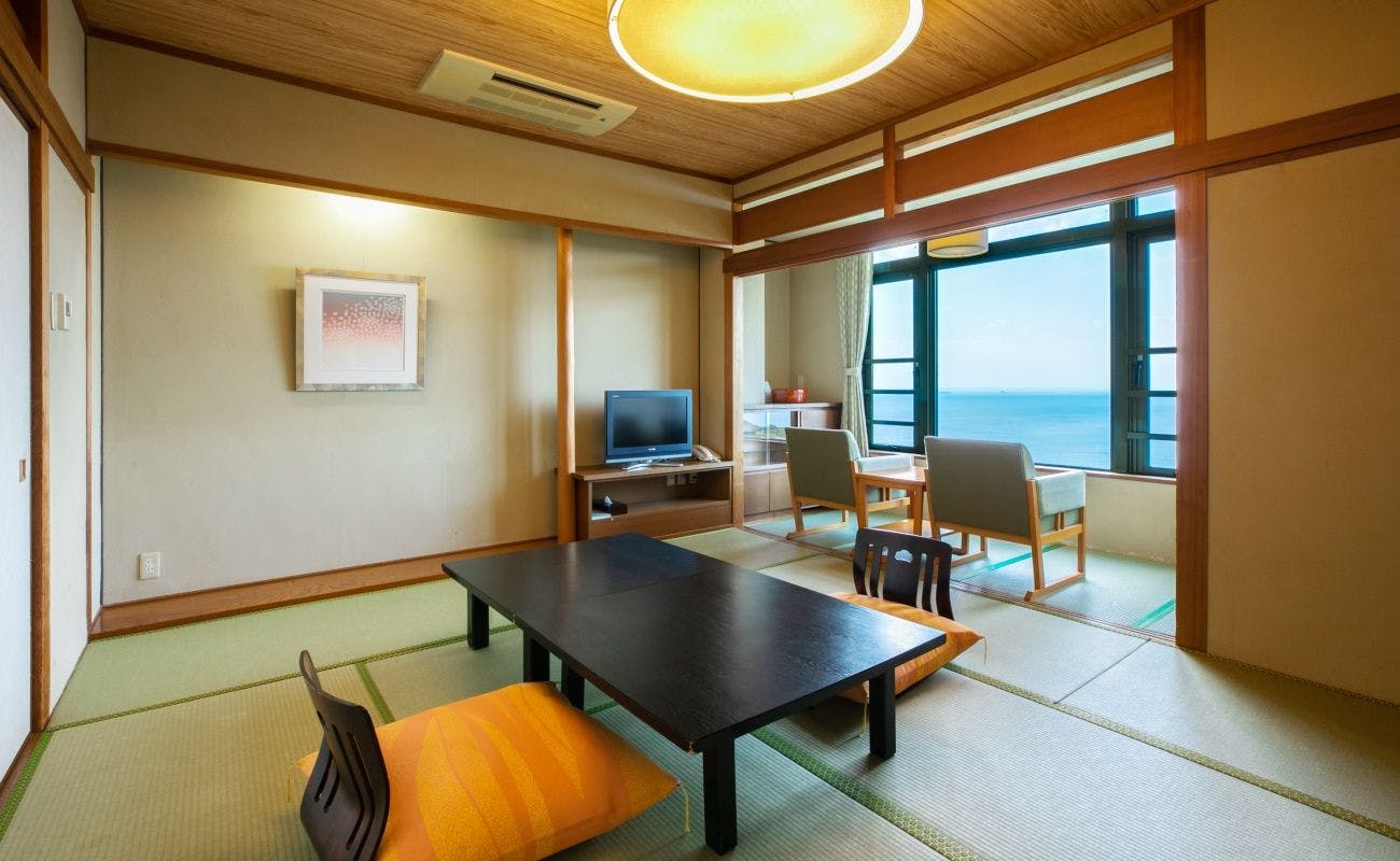 ห้องพักสไตล์ญี่ปุ่นริมทะเลในอาคารหลัก