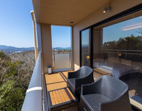 温泉露天風呂客室【杜と海と】デッキテラス