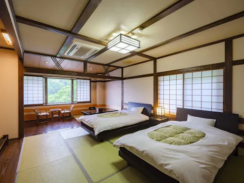 ห้องพักสไตล์ญี่ปุ่นและตะวันตกพร้อมระเบียงกว้างสำหรับการผ่อนคลาย