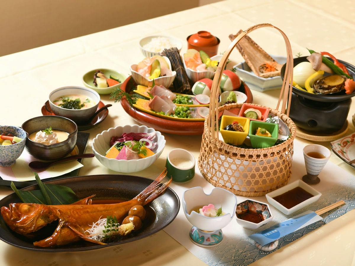 多々戸浜を眺めて過ごす！年末年始・お正月　ダイニングでのお食事プラン