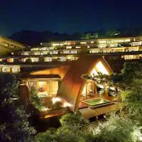 Ini adalah pemandangan luar malam hari dari Shimoda Yamatokan.