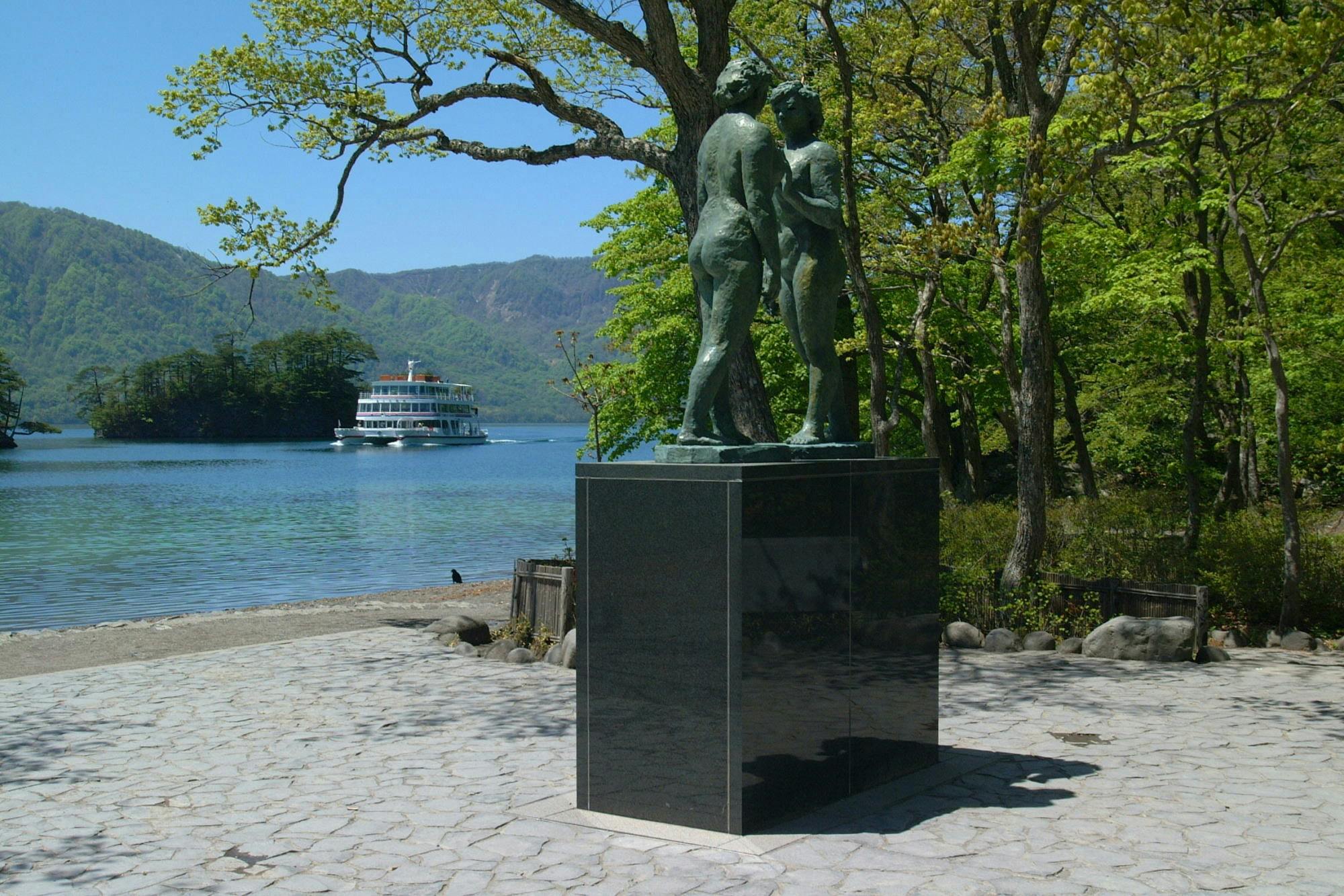 นี่คือรูปปั้นหญิงสาวที่มีชื่อเสียง