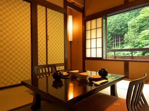 【いのしし鍋を食す】山の幸を豊富に創作料理を堪能!