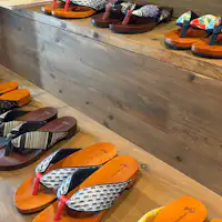 売店にて販売中!水鳥のおしゃれな下駄