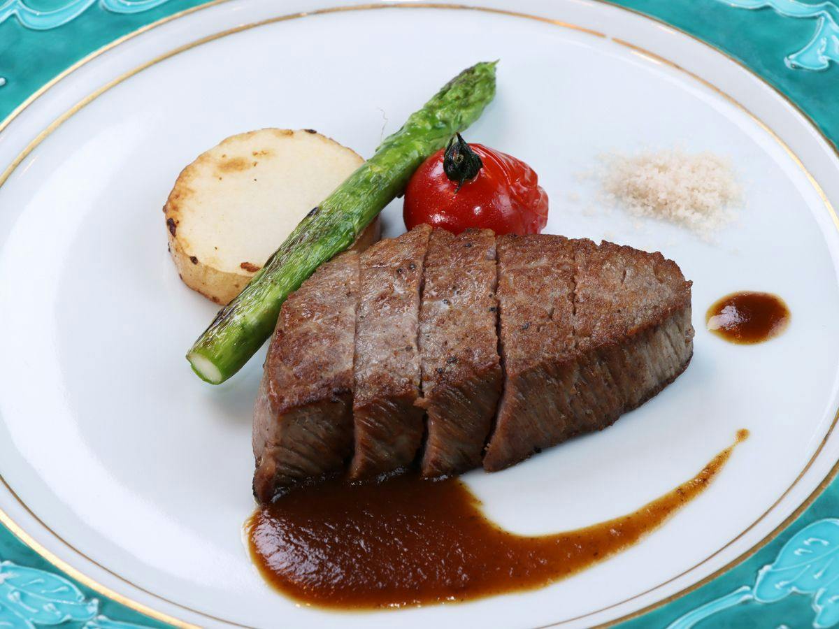 ～青森県産霜降り和牛ステーキ～ジュワっと広がる脂の甘味と肉の旨味に舌鼓！贅沢コースを堪能～【2食付】