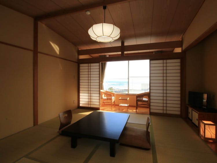 太平洋一望の絶景の和室～8畳～＜トイレなし＞のサムネイル画像