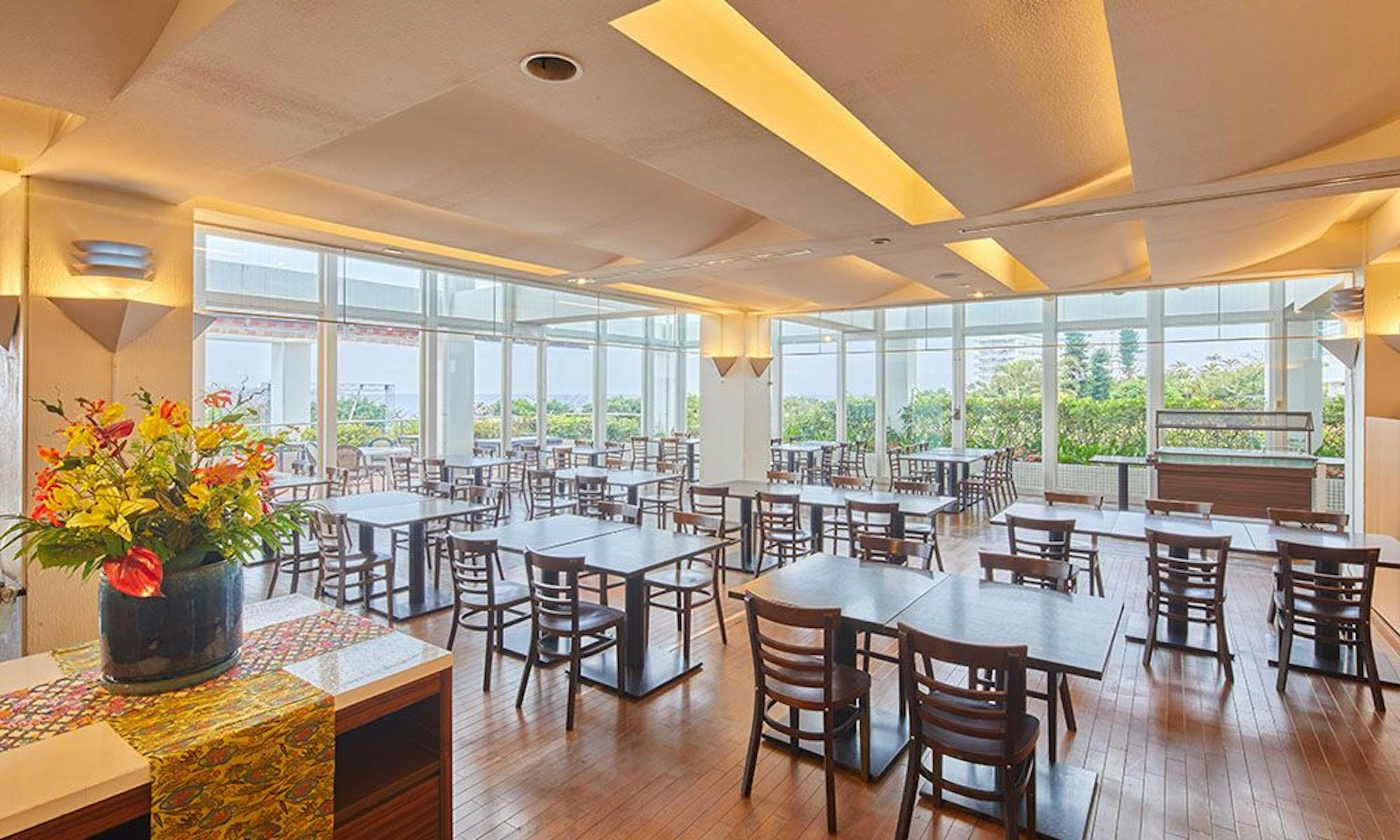【ロイヤルビューホテル美ら海】朝食会場のレストラン