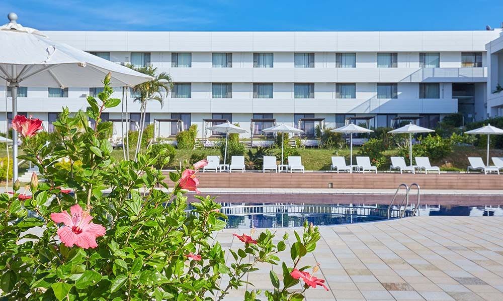 【สระว่ายน้ำในสวน / เปิดให้บริการตั้งแต่เดือนเมษายนถึงตุลาคม】