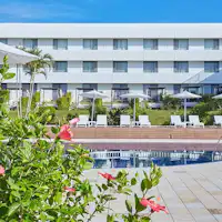 【สระว่ายน้ำในสวน / เปิดให้บริการตั้งแต่เดือนเมษายนถึงตุลาคม】