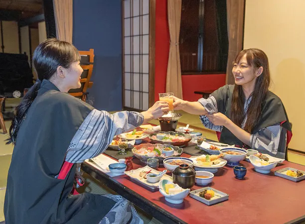 お部屋での食事イメージ