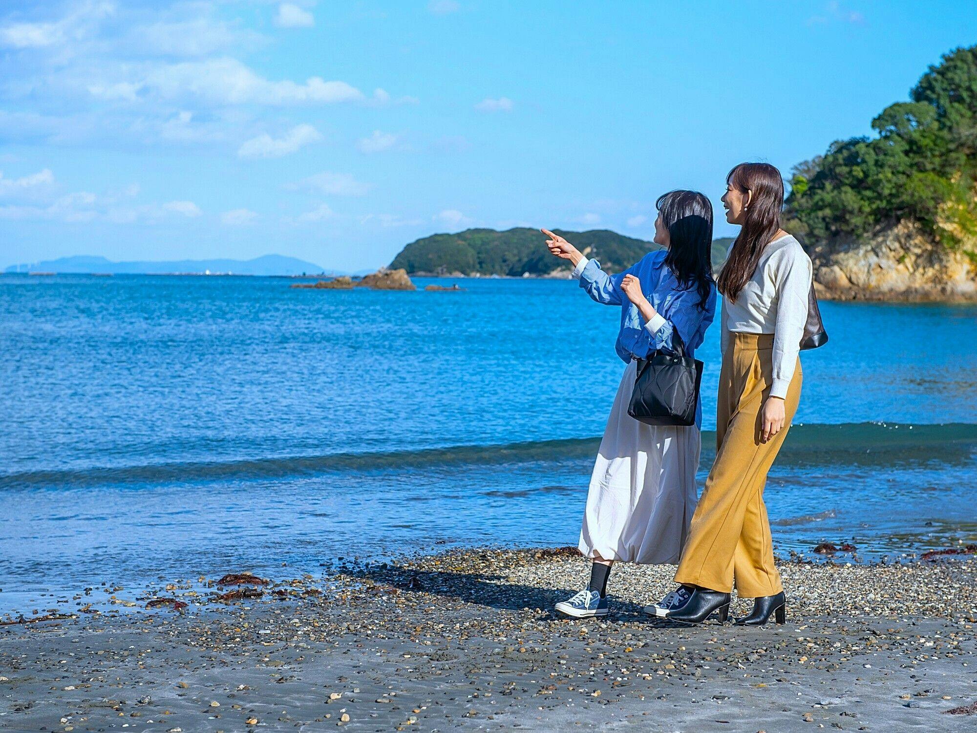 The coastline along Pearl Road