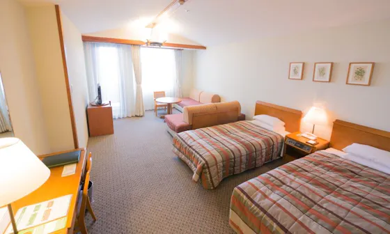 Kamar bergaya Barat untuk 4 orang.