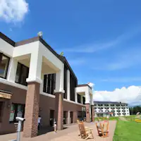 Dari pusat resor ke Hotel