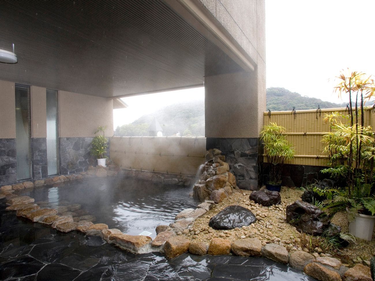 高知城下の天然温泉　三翠園