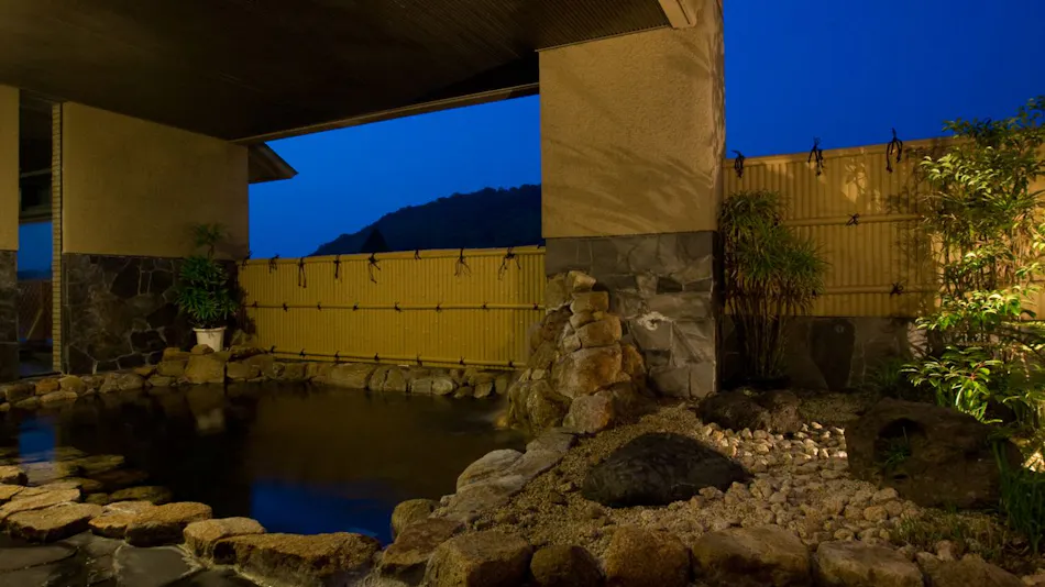 Sansuien, Natural Hot Spring at the Foot of Kochi Castle