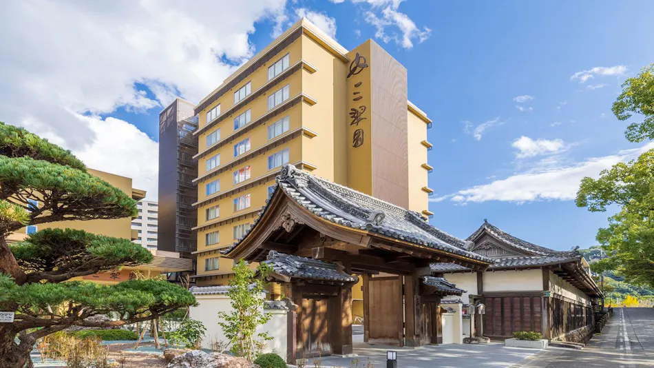 Sansuien, Natural Hot Spring at the Foot of Kochi Castle