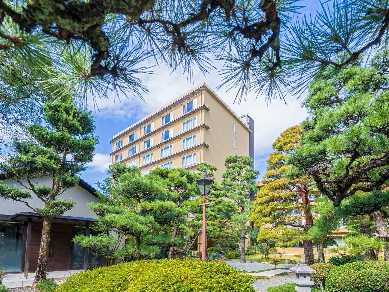 Sansuien, Natural Hot Spring at the Foot of Kochi Castle