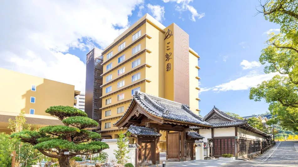 Sansuien, Natural Hot Spring at the Foot of Kochi Castle
