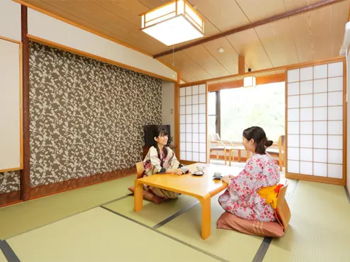 First-floor Japanese-style room (ocean side / garden side)