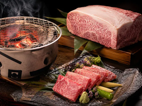 【1日3組限定】炭火で味わう和牛ステーキと厳選旬魚の姿造り「創る会席」飲み放題付 <松プラン>