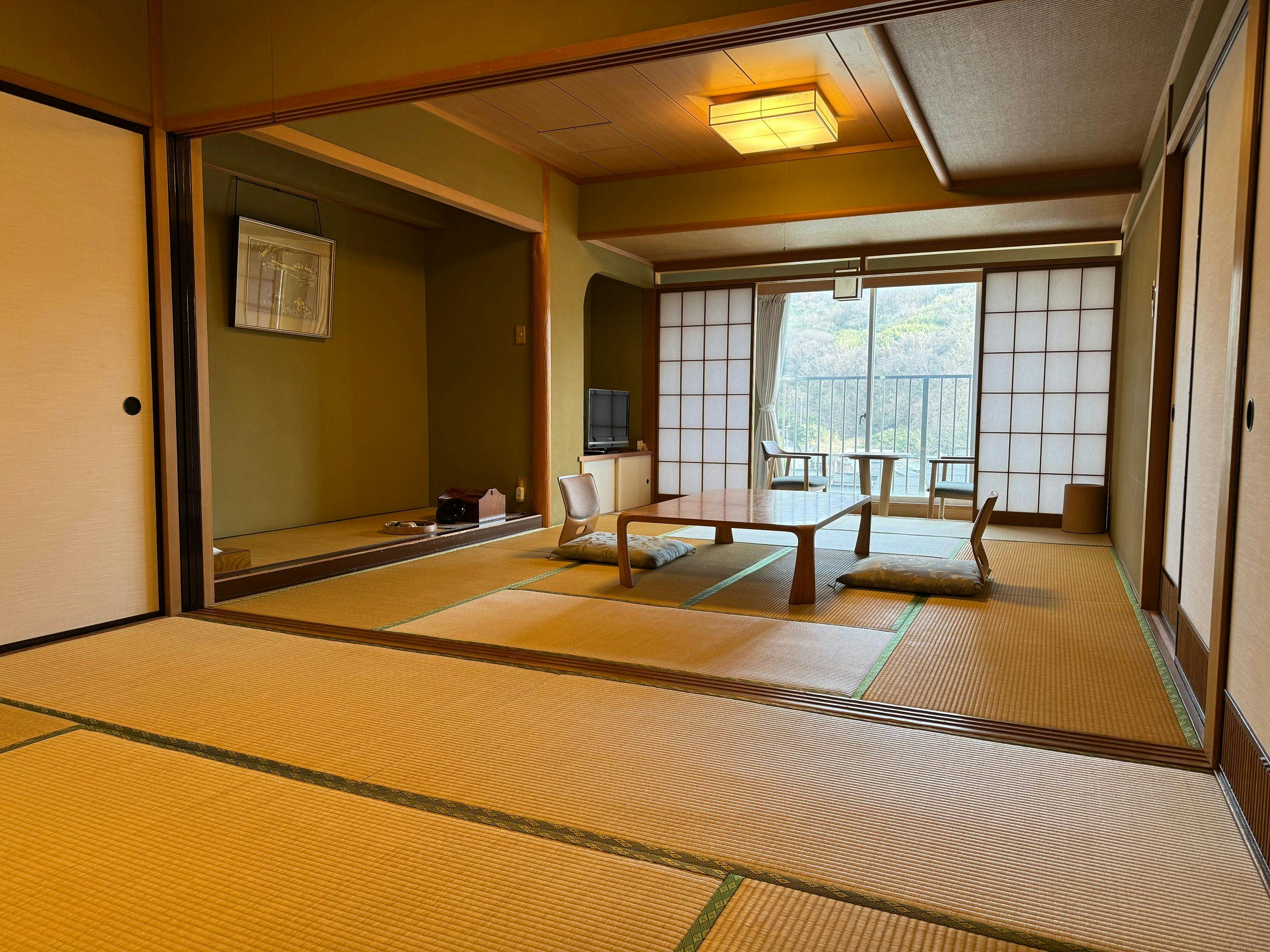 だれでも泊まれる全国公営の宿 伝統と風格の宿 ホテル万長 - 佐渡島の四季・移りゆく美景を満喫！気軽