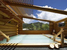 露天風呂から紅葉が見える関東近郊の温泉宿