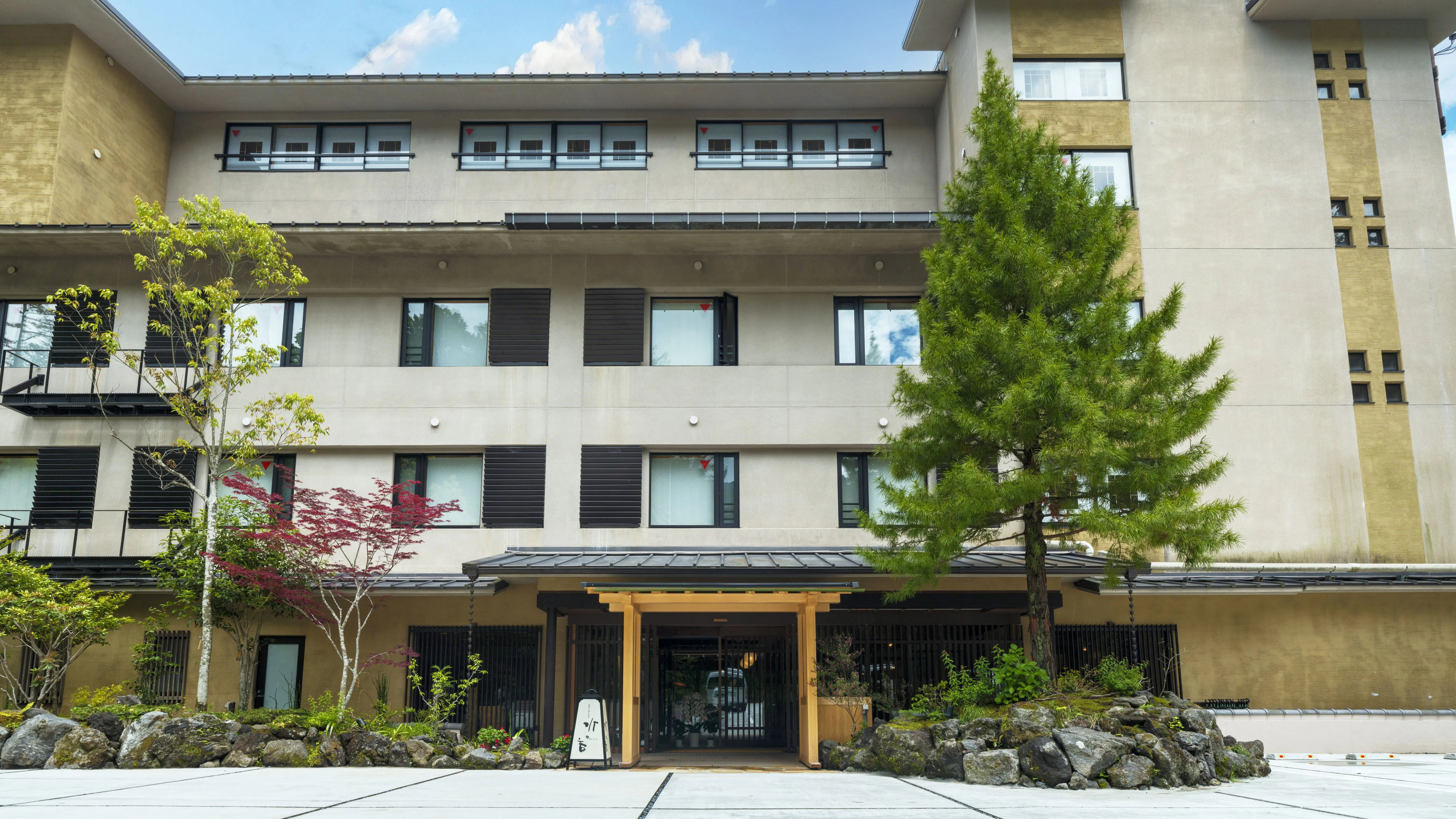 【Tampilan Eksterior】