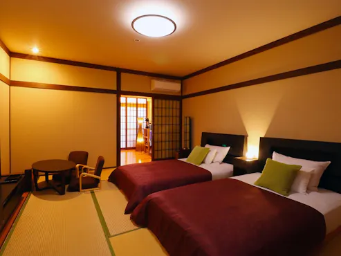 Bilik Gaya Jepun dengan Tab Mandi Separuh Terbuka Twin (Momiji)