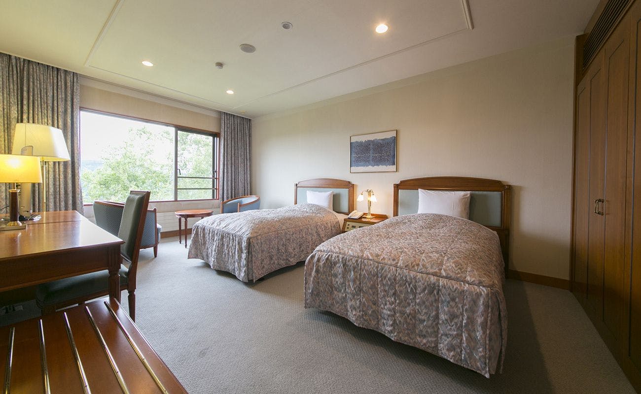 "Sky Paradise: Kurumayama Kogen Sky Park Hotel"