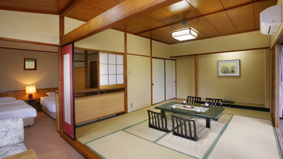 Itsura Kanko Hotel Main Building / Annex Taikanso