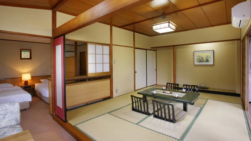Itsura Kanko Hotel Main Building / Annex Taikanso