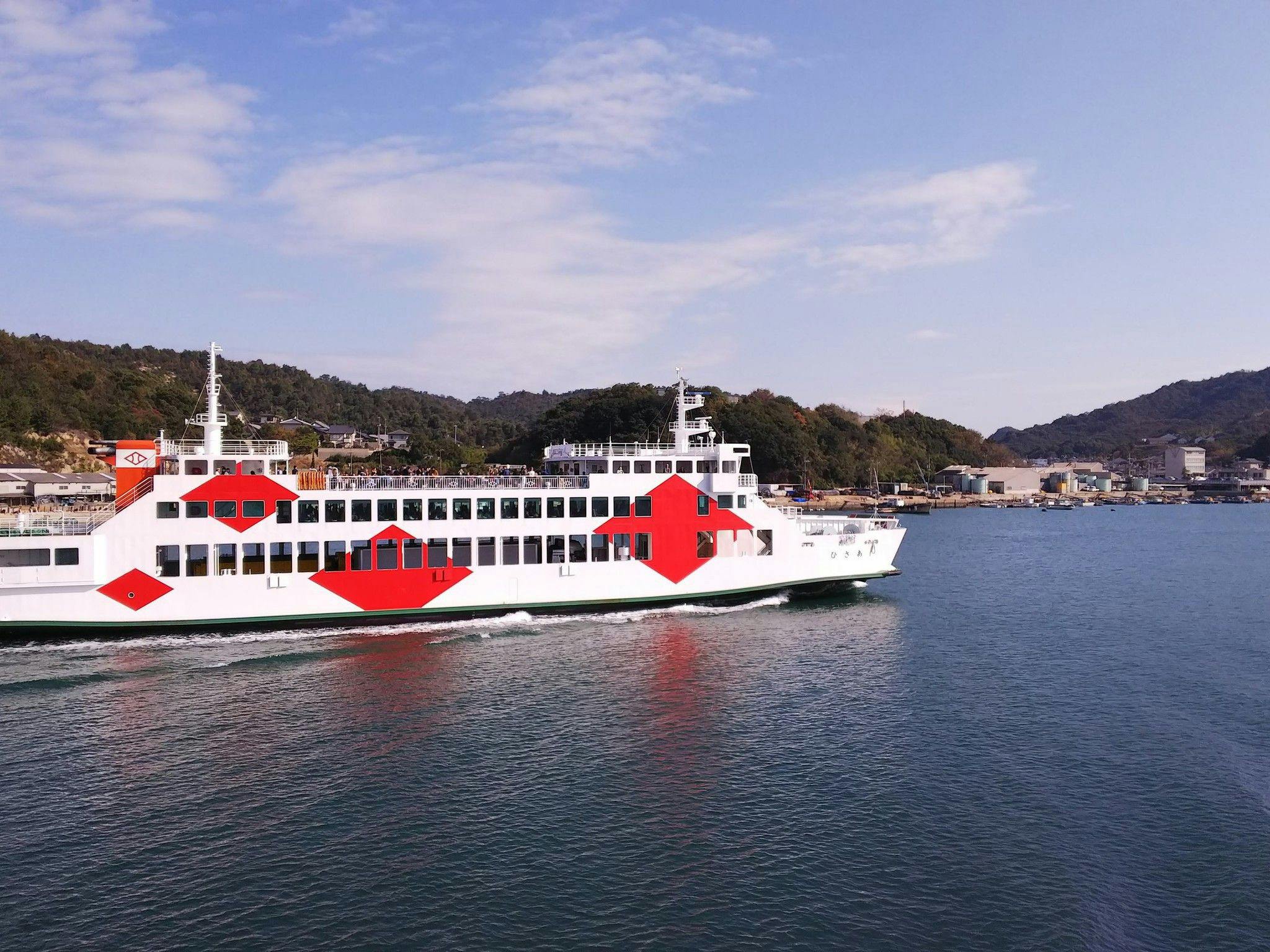 ■ 步行3分鐘即可到達直島渡輪碼頭