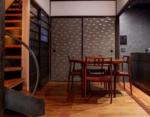 坪庭から望む、静寂に包まれた京町家