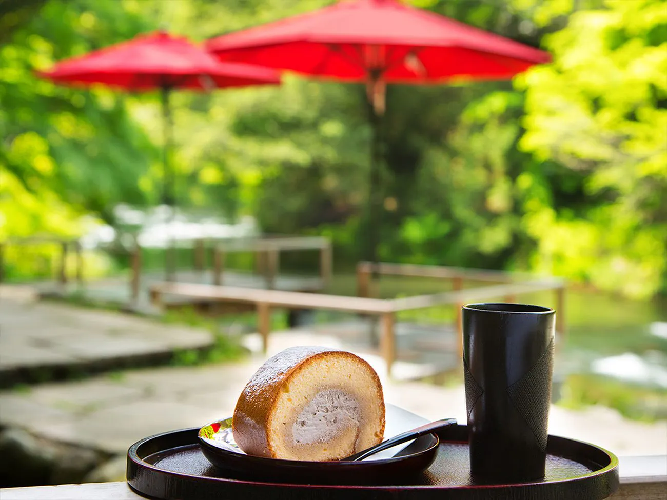 山中温泉の名勝　鶴仙渓で川床スイーツを