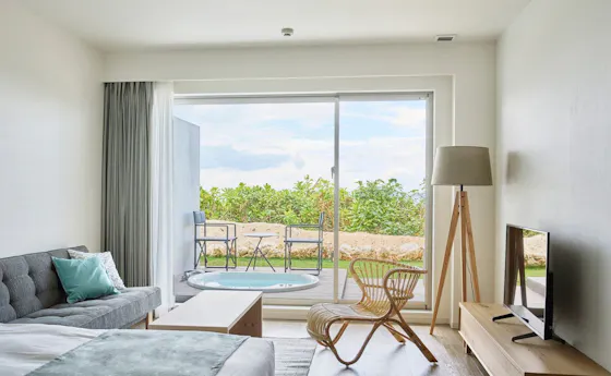 Tab mandi pusaran air peribadi berkembar