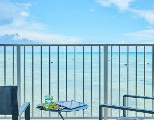 お部屋から望める佐和田の浜です