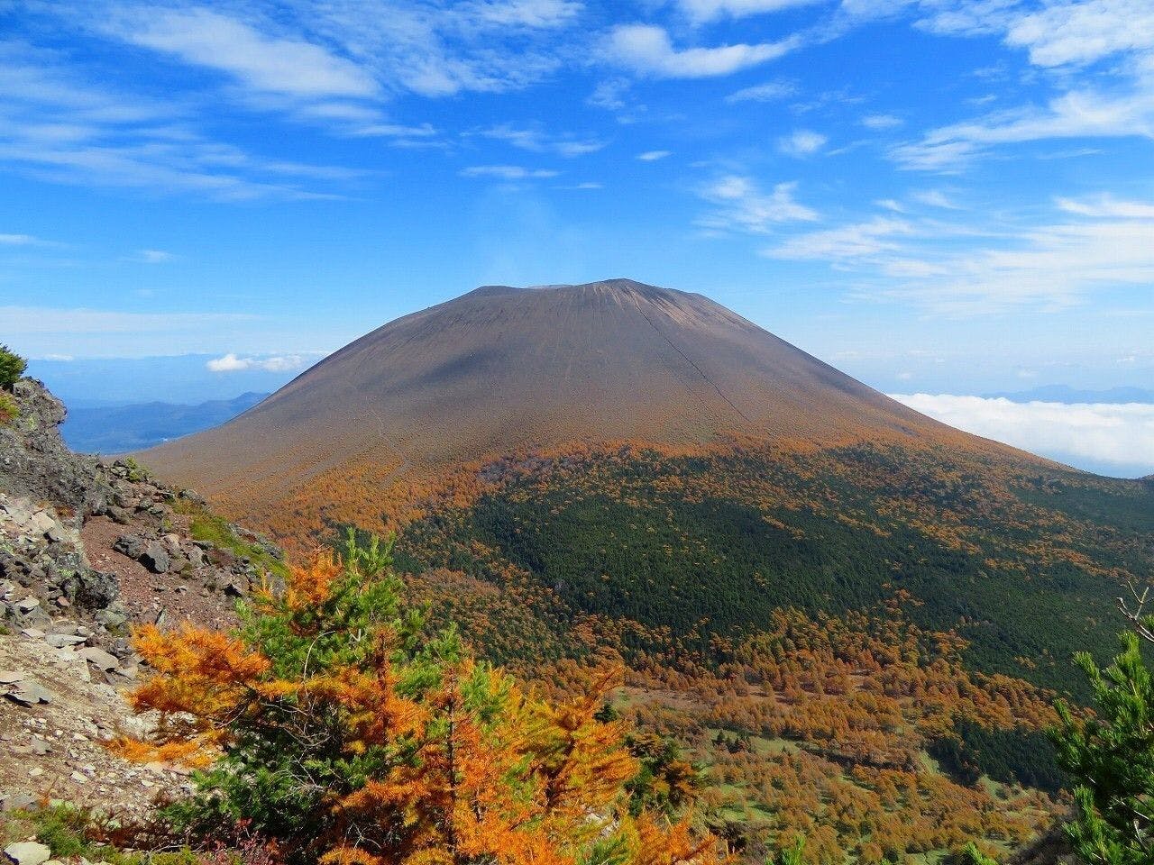 紅葉が綺麗な秋ならではの浅間山