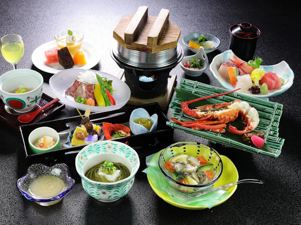 【旬彩の光り Standard会席】北陸の旬の味覚にあふれた加賀会席料理と和朝食<四季会席>