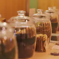 Kami menyediakan beberapa jenis teh herbal.