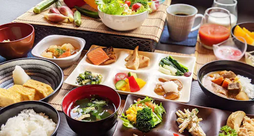 【一泊朝食】手作りが自慢の和風ビュッフェ/最上階展望露天風呂から城下町を望む