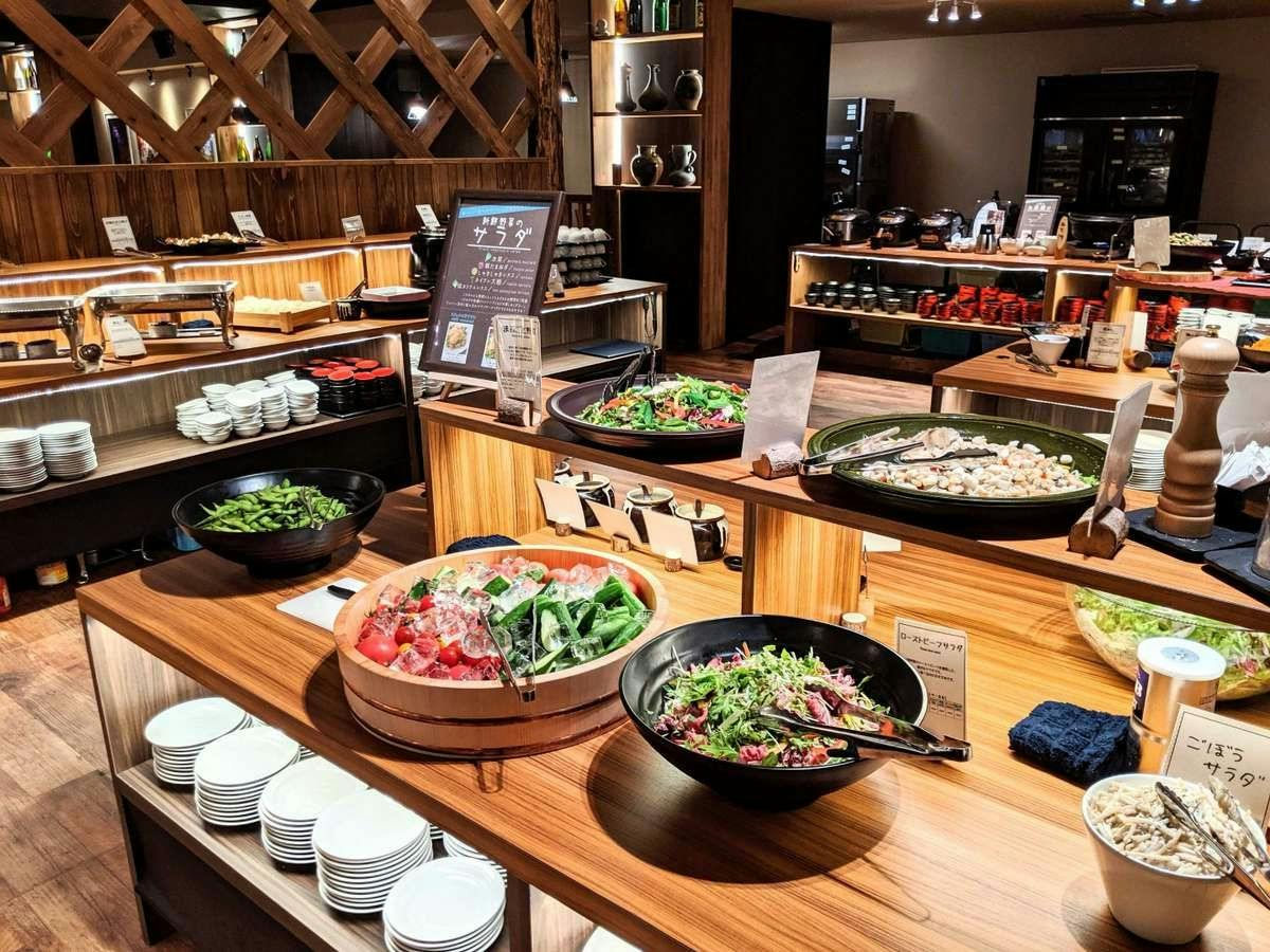 【一泊夕食付／ビュッフェ】夕食は創作会津郷土料理ビュッフェ堪能／朝食なしプランでのんびりステイ