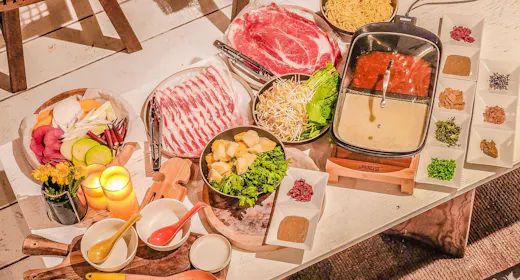 冬はあったかく!THE HOUSE FARMの赤白2色しゃぶしゃぶ食材付きプラン
