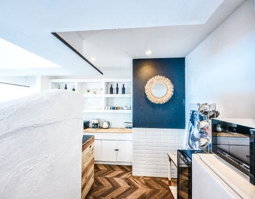 キッチン入り口です。冷蔵庫があります。