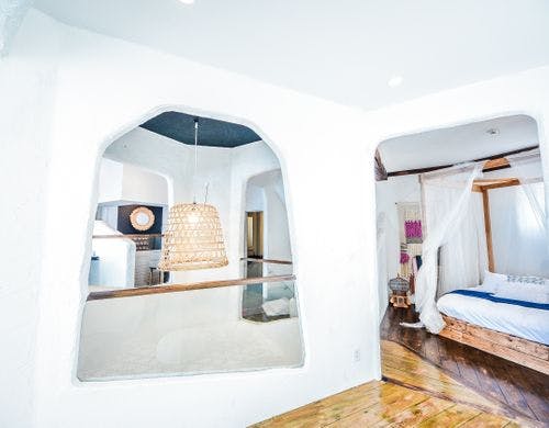 2Fの奥のベッドルームから吹き抜けイメージ