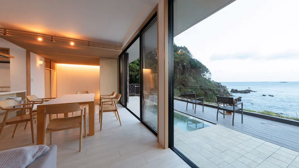Hamabe's Cottage Silver Sea